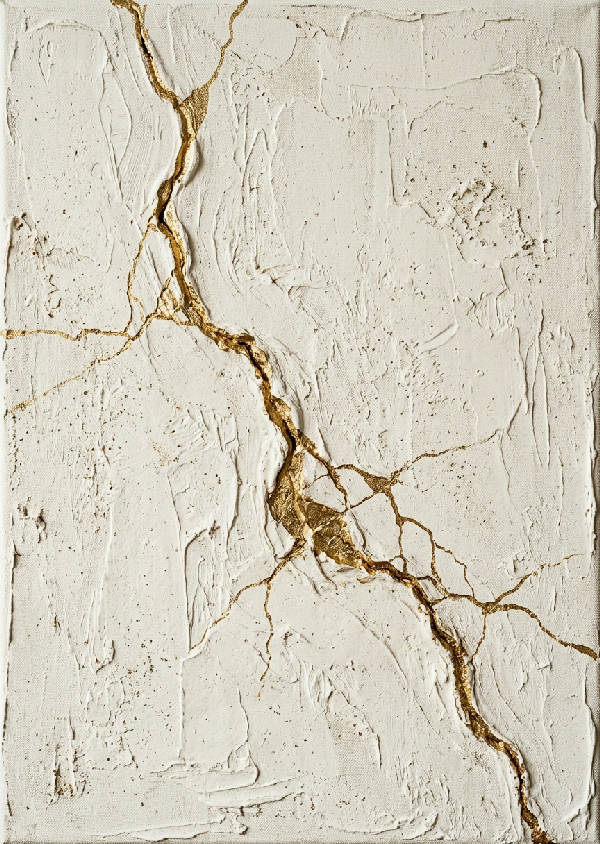Abstrakt målning inspirerad av Kintsugi med gyllene linjer som förbinder sprickor på en mörk bakgrund.