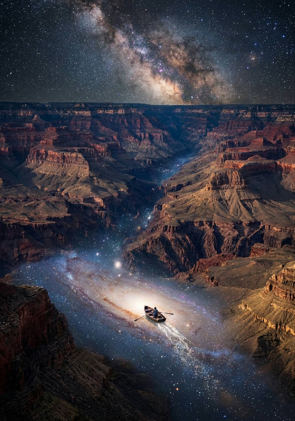 Hyperrealistiskt nattfotografi av Grand Canyon fylld med flytande stjärnljus, galaxer virvlar mellan klipporna, en liten båt ror på den kosmiska floden