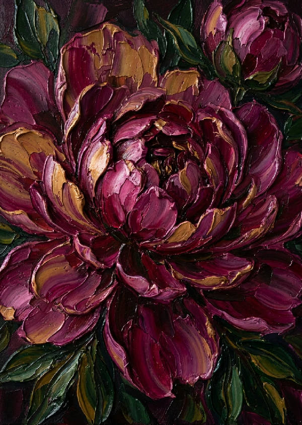 Extrem närbild av en blommande pion i impasto oljemålningsstil med tjocka, skulpturala färglager i djuprosa, plommon, guld och skogsgrönt