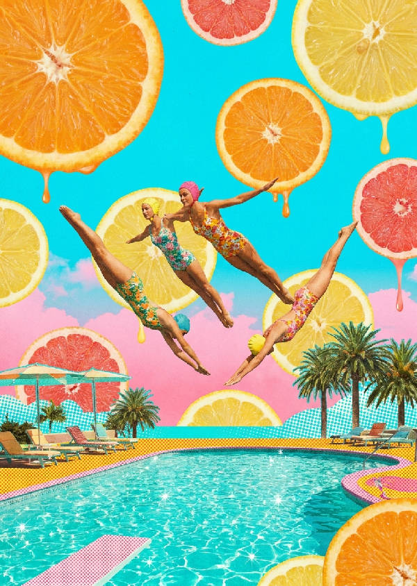 Lekfullt 1970-tals popkonstkollage föreställande synkroniserade simmare som svävar över ett surrealistiskt landskap av flytande citrusfrukter.