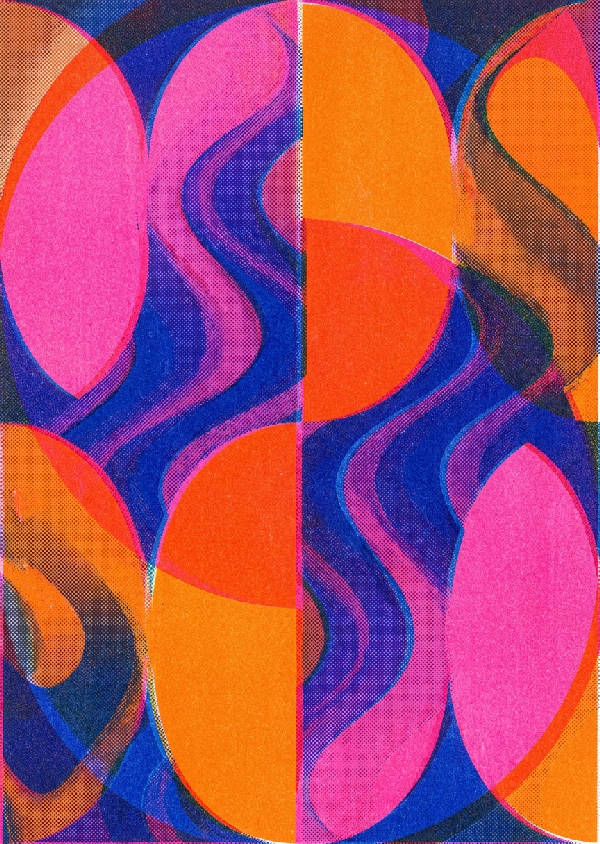 Abstrakt risograph-tryck med överlappande halvcirklar och vågiga former i rosa, orange och koboltblått.