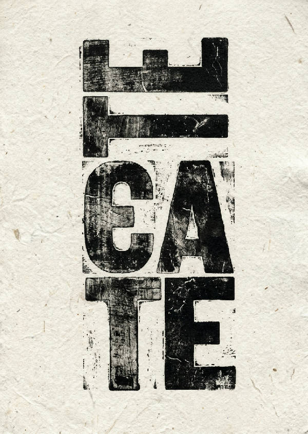 Närbild av ett vintage boktryck med ordet "CREATE" i klassisk typografi med en texturerad, åldrad yta.