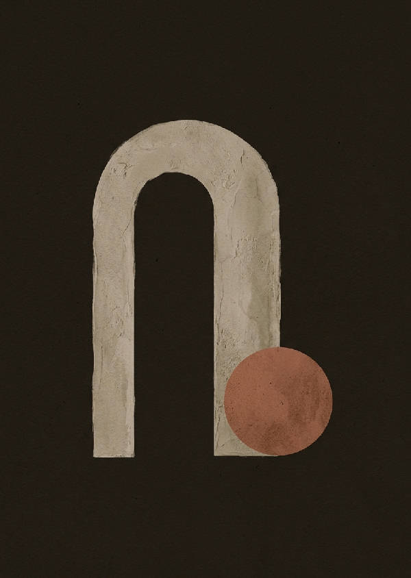 Närbild av en abstrakt minimalistisk komposition i mörkbruna toner med texturerade geometriska former och skuggor